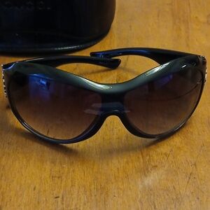 Gucci Black Oversized Women's Sunglasses with Dark Lenses